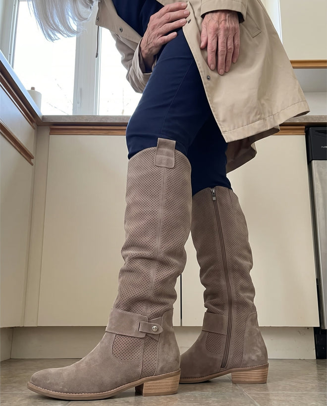 Gwen, 49, Manitoba